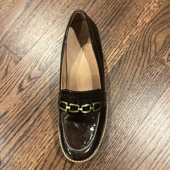 Naturalizer Dark Brown/Gold 2in Platform Loafer size 9 - Picture 3 of 10